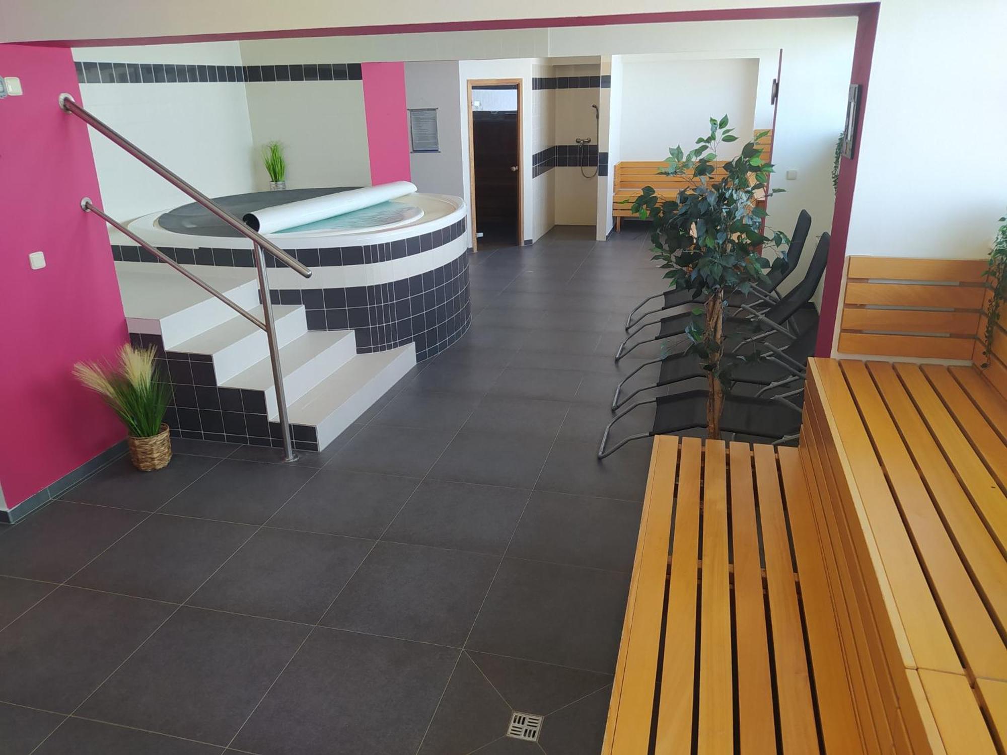 בנסוב Hotel S-Centrum מראה חיצוני תמונה