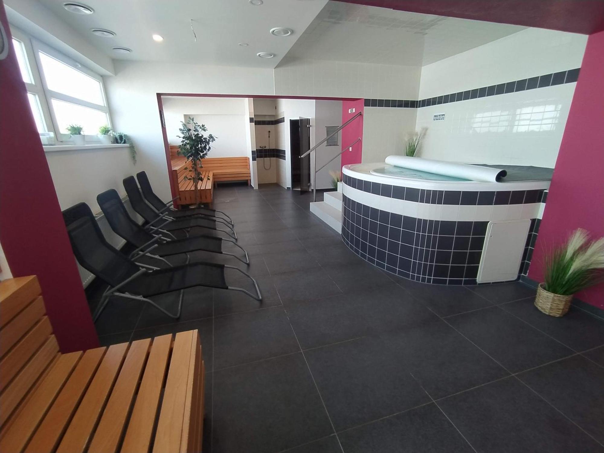 בנסוב Hotel S-Centrum מראה חיצוני תמונה