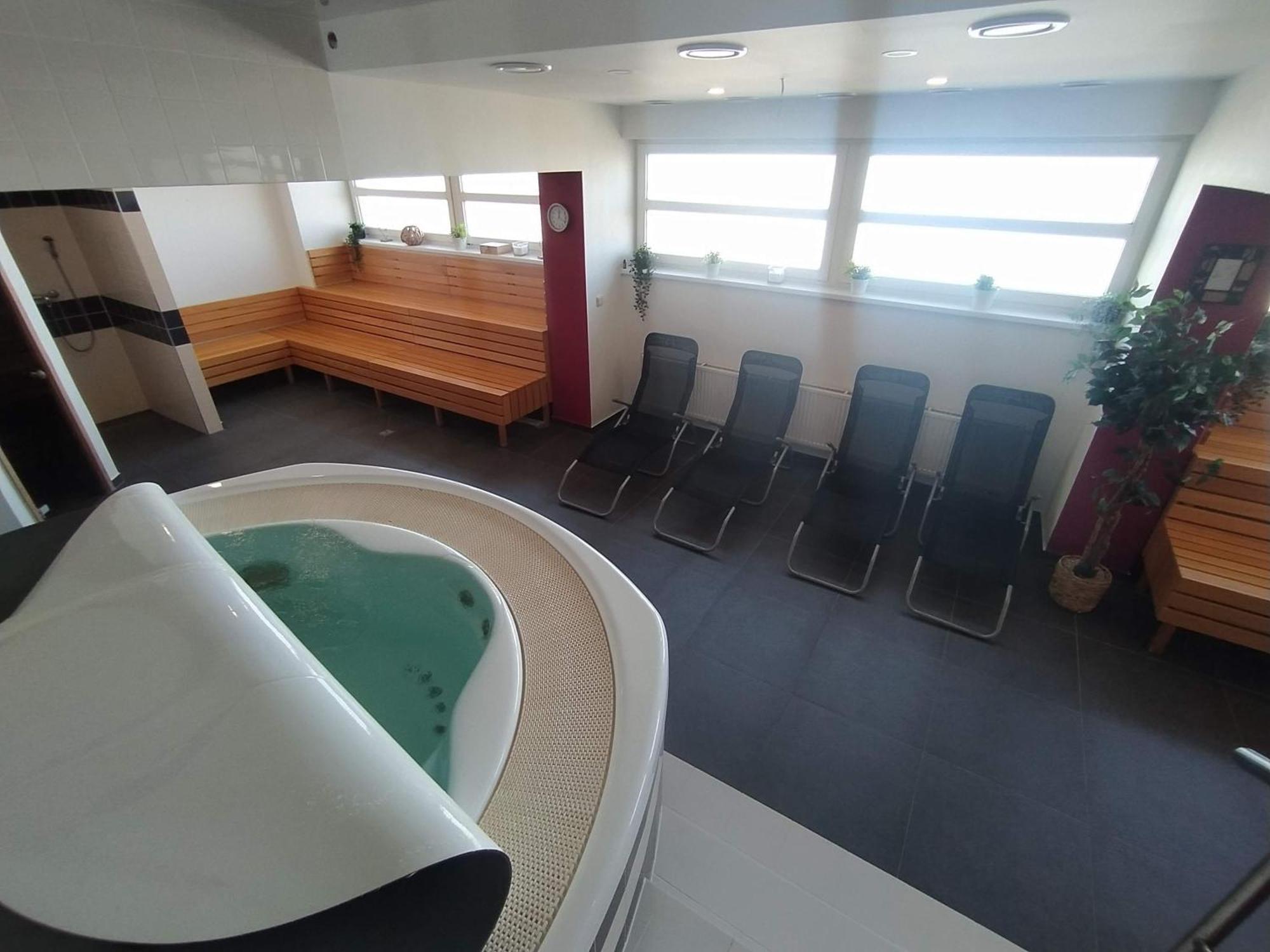 בנסוב Hotel S-Centrum מראה חיצוני תמונה