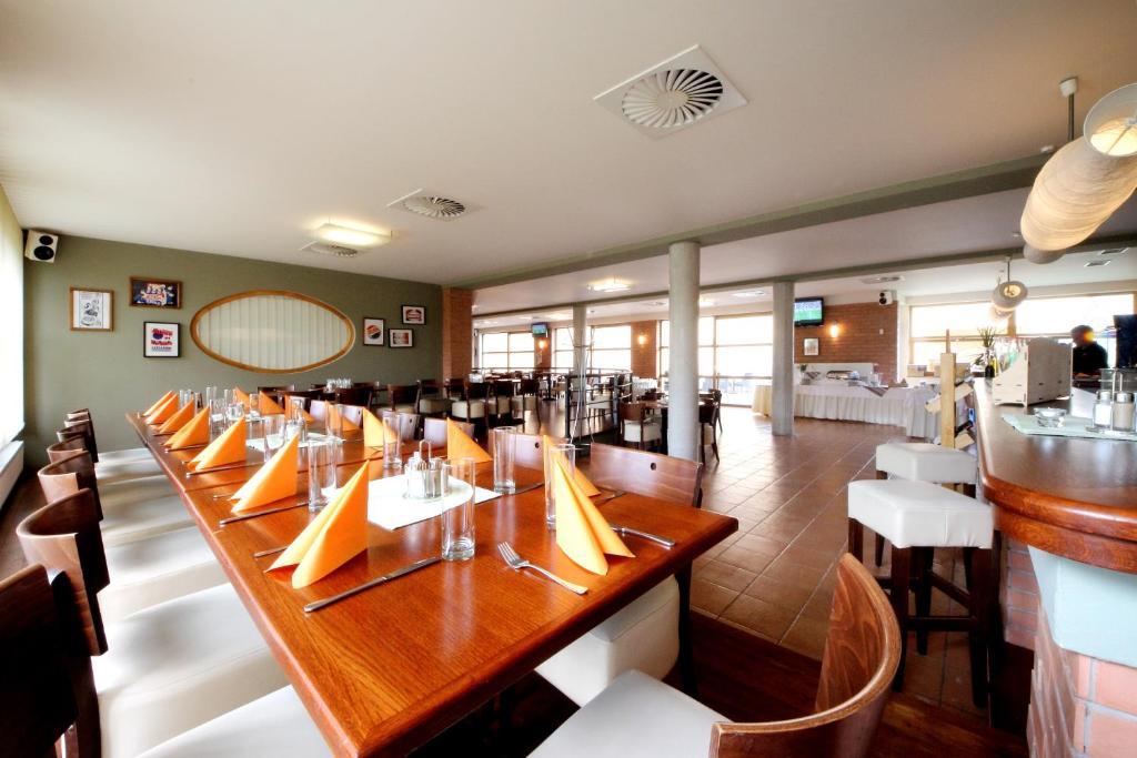 בנסוב Hotel S-Centrum מראה חיצוני תמונה
