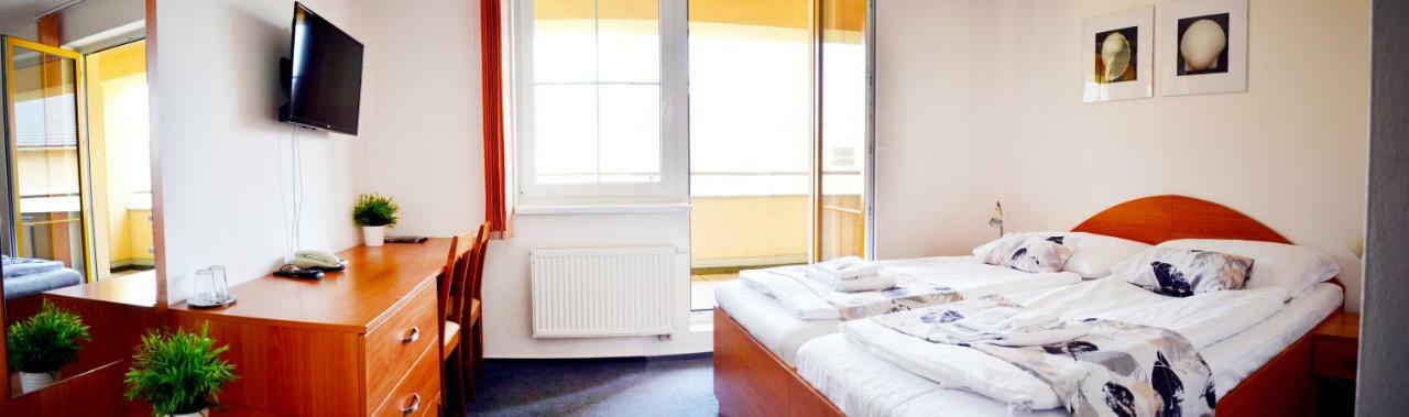 בנסוב Hotel S-Centrum מראה חיצוני תמונה