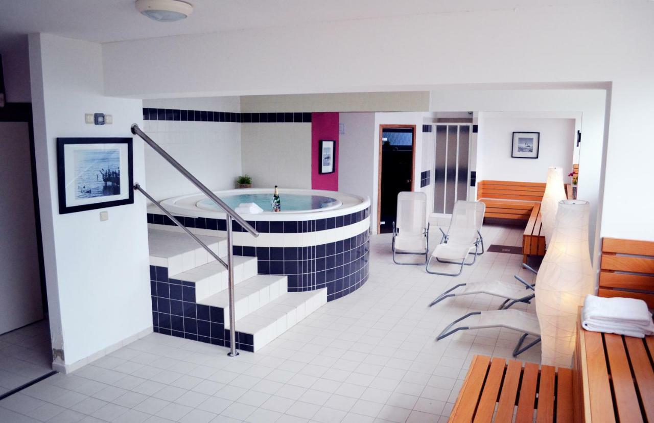 בנסוב Hotel S-Centrum מראה חיצוני תמונה