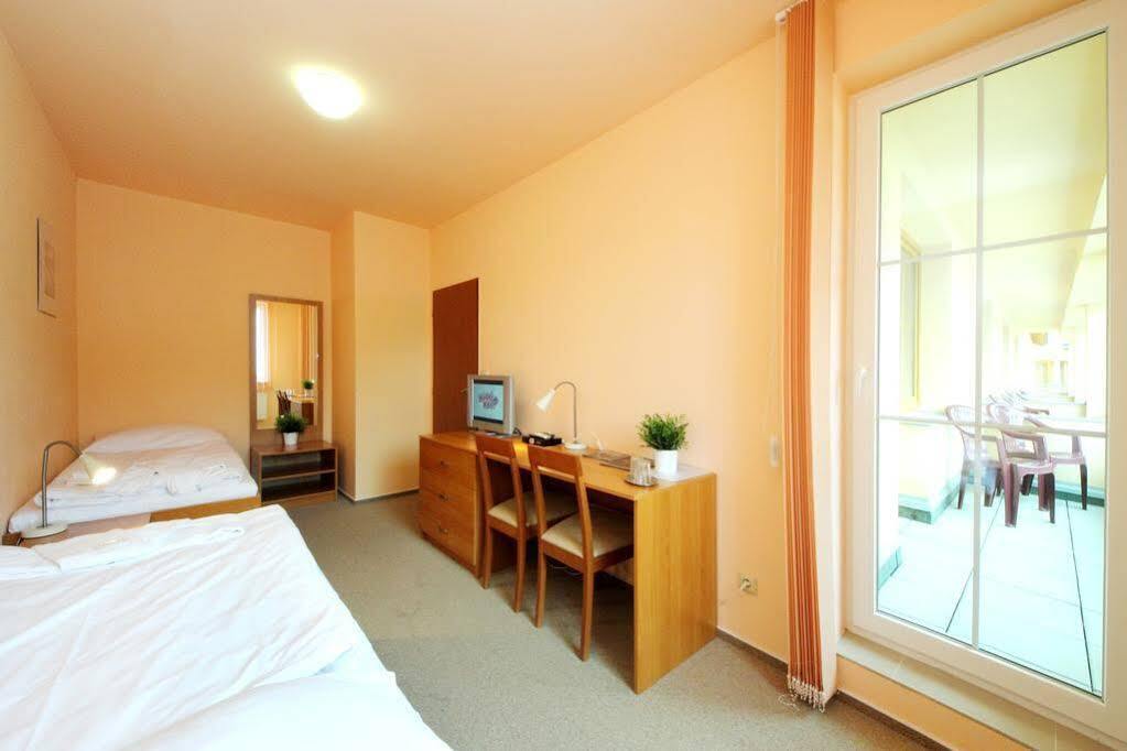 בנסוב Hotel S-Centrum מראה חיצוני תמונה